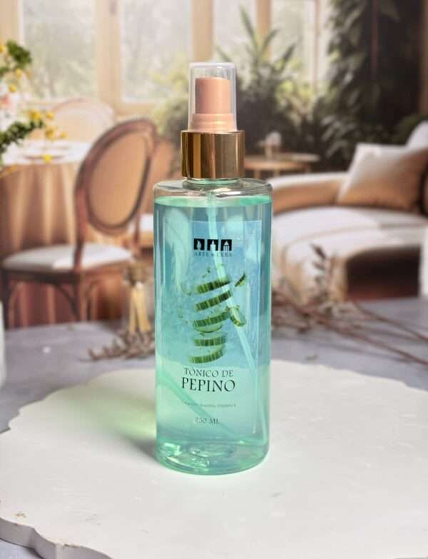 Revitaliza tu rostro con el poder hidratante de nuestro Tónico de Pepino Natural.